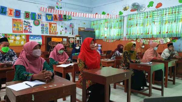 Apakah Tunjangan Profesi Guru Di Hapus? Simak Daftar Kriteria Penerimanya (Sumber : Dok/SU)