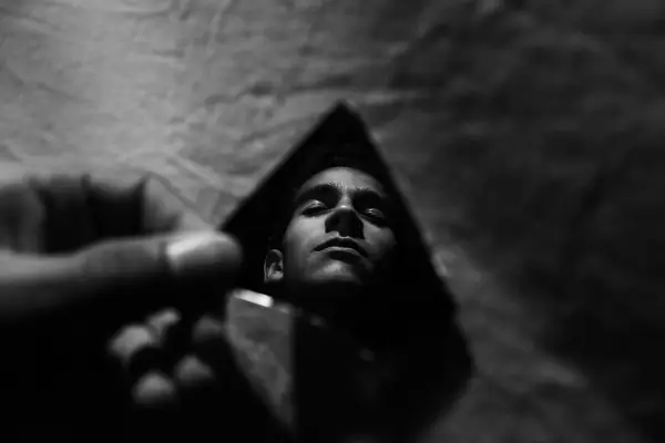 Ilustrasi. Perilaku Tasyabbuh merupakan tindakan meniru orang lain atau suatu kaum baik cara berpakaian hingga penampilan | Foto: Pixabay/simedblack