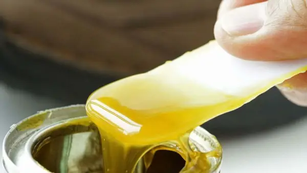 Cara menghilangkan kecanduan ngelem penting diketahui untuk menghindari kebiasaan berbahaya tersebut | Foto: Istimewa