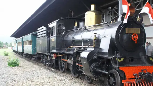 Inilah beberapa lokomotif uap yang masih beroperasi hingga saat ini di Indonesia untuk menarik kereta api wisata | Foto: heritage.kai.id