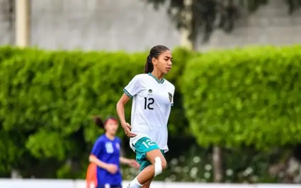 Claudia Scheunemann sukses mengharumkan nama Indonesia di Piala AFF U-19 Putri | Foto: Instagram/@c.a.scheunemann