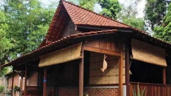 Imah Badak Heuay menjadi salah satu jenis rumah adat Jawa Barat yang memiliki bentuk unik | Foto: Istimewa