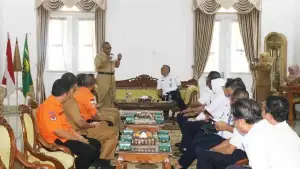 Bupati Sukabumi Marwan Hamami saat memberikan sambutan dalam agenda penandatanganan Hibah dan Serah Terima Aset Tetap Tanah bersama BMKG | Foto : Ist