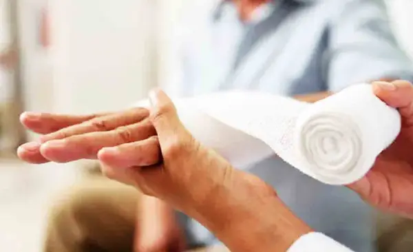 Ilustrasi. Berikut langkah-langkah pertolongan pertama hentikan pendarahan pada luka yang bisa dilakukan | Foto: iStock