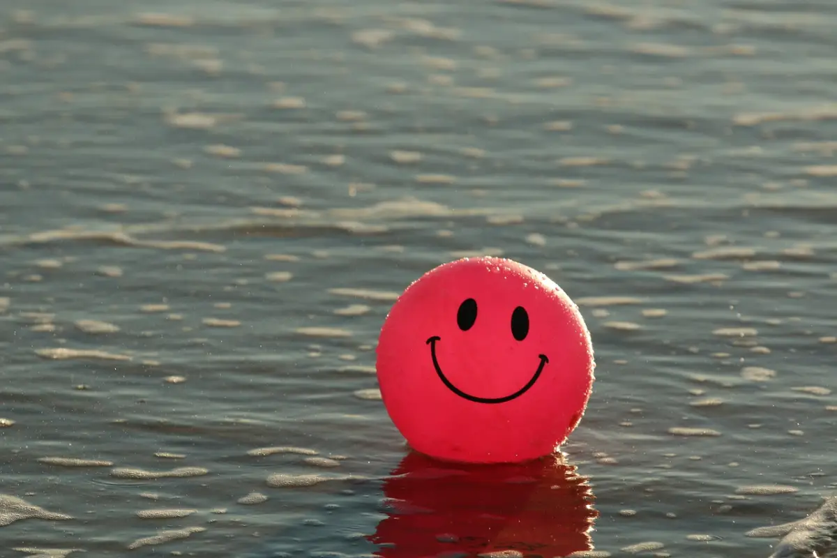 Mengenal Smiling Depression: Ketika Depresi Tidak Terlihat Karena Senyuman
