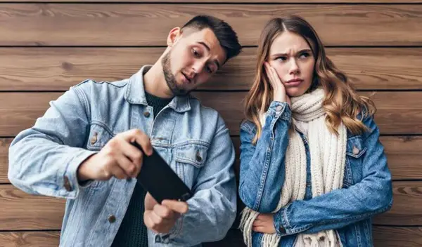 Ilustrasi. 8 Tanda Dia Bukan Jodoh Kamu, Akan Terasa Hal-hal Ini (Sumber : Freepik/lookstudio)