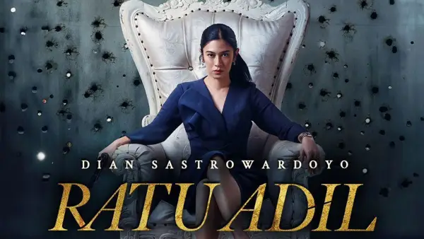 Series Ratu Adil mengisahkan wanita tangguh (Dian Sastro) yang harus melindungi keluarganya. (Sumber : Instagram/@therealdisastr).
