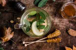 Ilustrasi. Minuman Herbal untuk Mengobati Asam Urat di Rumah, Cara Membuatnya Simpel! (Sumber : Freepik/@freepik)