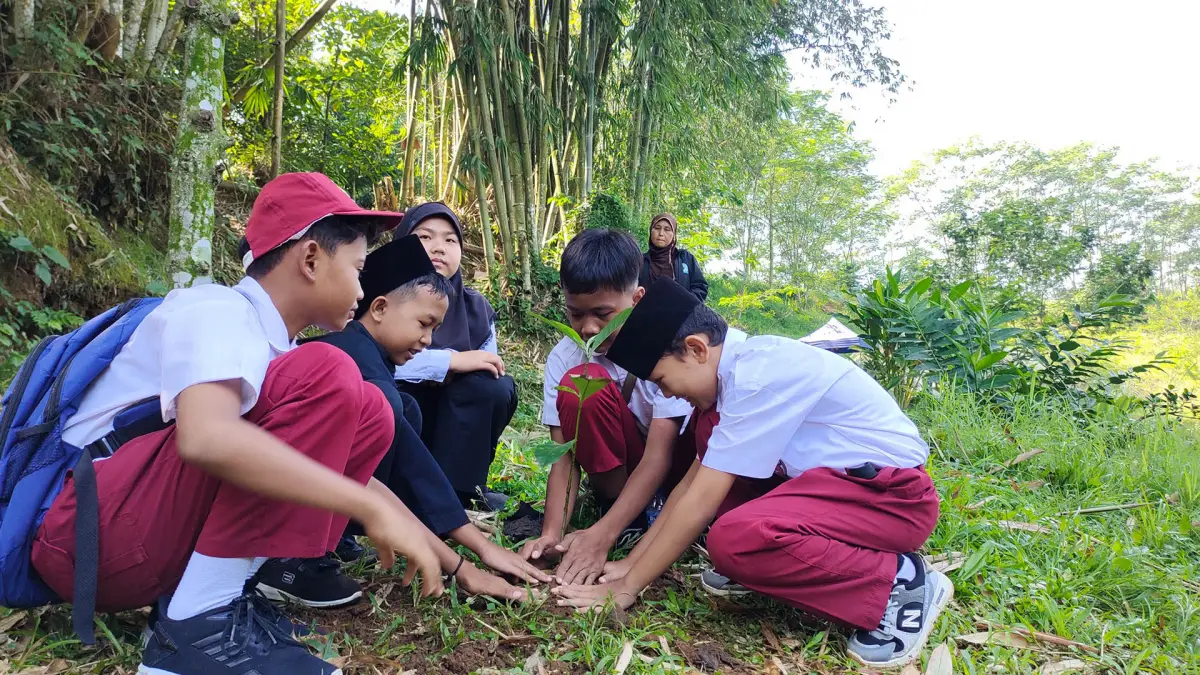 AGM Babakanpari Sukabumi Edukasi Siswa SD Untuk Peduli Lingkungan Sejak Dini