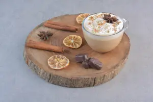 Ilustrasi. Oatmeal, Ide Resep Olahan Makanan dari Kayu Manis untuk Penderita Asam Urat (Sumber : Freepik/@azerbaijan_stockers)