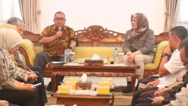 Bupati Sukabumi Marwan Hamami terima kunjungan tim lomba posyandu Jawa Barat 2024 (Sumber: dokpim Kabupaten Sukabumi)