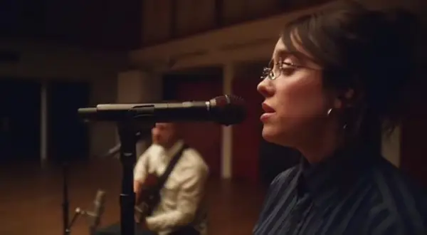 Lirik Lagu Wildflowe Billie Eilish yang Menangkan Song of the Year Grammy 2026. YouTube/BillieEilish