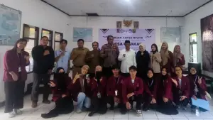 KKN Mahasiswa Universitas Nusa Putra di Desa Cikakak Kabupaten Sukabumi. (Sumber : Istimewa)