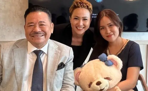 Jessica Kumala Wongso (kanan), Jurnalis (tengah) dan Otto Hasibuan (kiri). Foto: Instagram/@fgriec