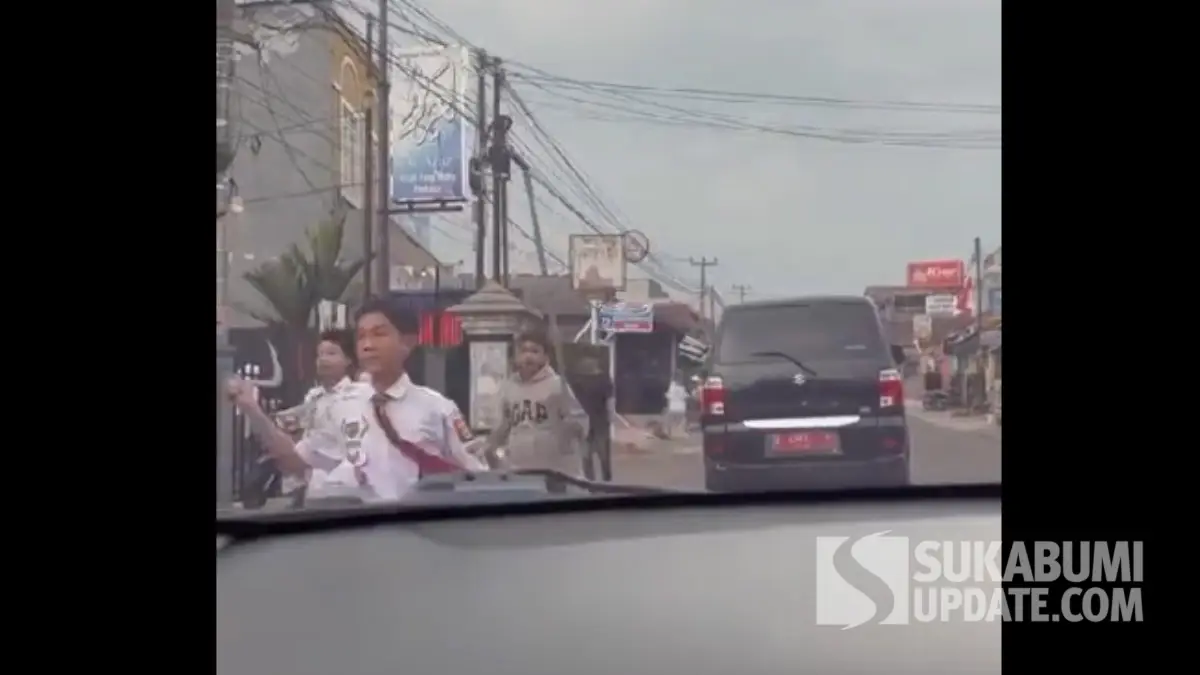 Pengguna Jalan Panik! Tawuran Pelajar Bersenjata Tajam di Batas Kota Sukabumi