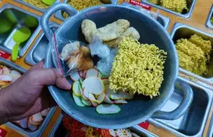 Seblak adalah contoh kreativitas kuliner masyarakat Sunda yang kini semakin populer di seluruh Indonesia (Foto: IG/pekanculinary)
