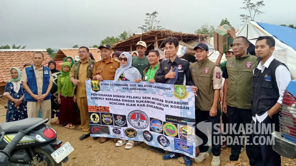 Dinsos dan Pelaku Seni Salurkan Bantuan untuk Korban Bencana di Lengkong Sukabumi