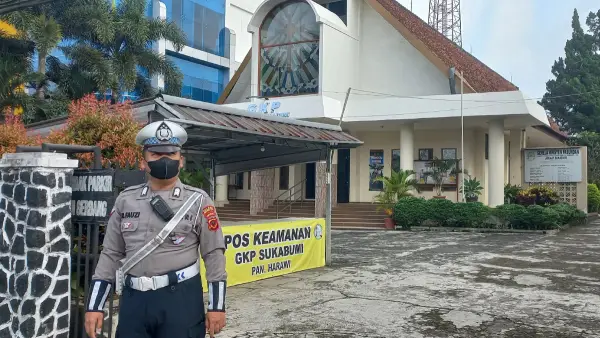 Pelayanan kepolisian di perayaan Jumat Agung, Pekan Suci Paskah 2025 (Sumber: dok tmc polres sukabumi kota)