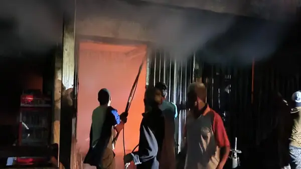 Rumah permanen ludes terbakar di Jampangtengah Kabupaten Sukabumi | Foto : Istimewa