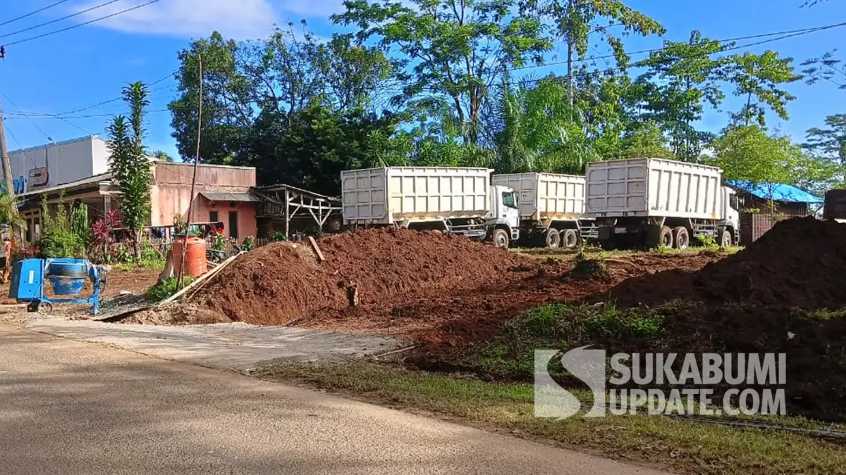 Kondisi proyek garasi di Kampung Citeurep, Desa Caringinnunggal, Kecamatan Waluran, Kabupaten Sukabumi, Rabu (23/4/2025). | Foto: SU/Ragil Gilang