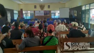 Anggota Fraksi Golkar di DPRD Kabupaten Sukabumi, Ujang Abdurrohim Rochmi yang akrab disapa Dewan Batman, menggelar reses ke-2 tahun 2025 di Kantor Desa Ciwaru, Kecamatan Ciemas, Senin (5/5/2025) | Foto : Ragil Gilang