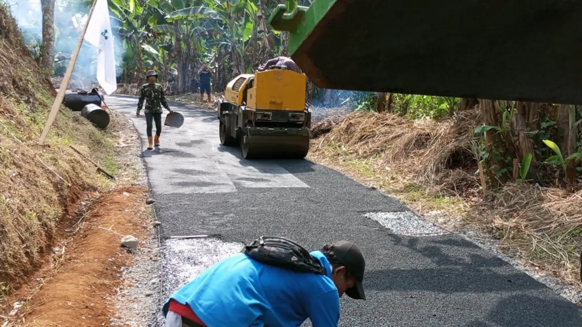 Dinas PU Sukabumi Aspal Jalan Pajagan–Cikiray, Dorong Konektivitas Wilayah Cikidang