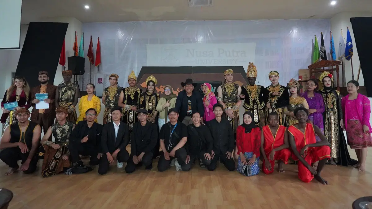 Keren! Mahasiswa 15 Negara Mainkan Drama Legenda Sangkuriang di Universitas Nusa Putra