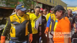 Bupati Sukabumi Asep Japar dan jajaran Disdagin bersih-bersih di Pasar Cisaat, Kabupaten Sukabumi. | Foto: Disdagin Kabupaten Sukabumi