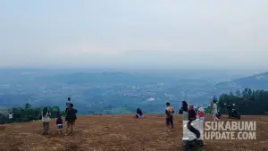 Bukit Panenjoan di Cibadak Sukabumi, lokasi yang akan dijadikan proyek camping ground | Foto : SukabumiUpdate