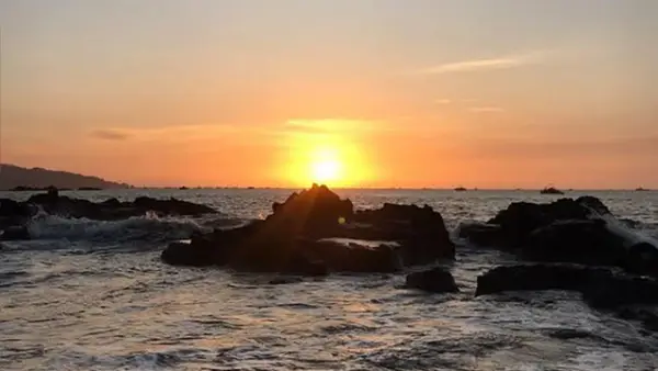 Pantai Cipunaga salah satu destinasi wisata di kawasan Palabuhanratu Sukabumi Jawa Barat | Instagram/@adel_ia7766 (Sumber : Instagram/@adel_ia7766)