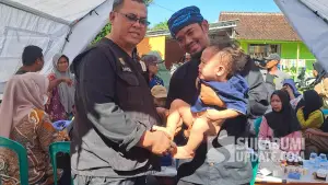 Kepala Desa Rambay dan Kepala Puskesmas Bangbayang, Kecamatan Tegalbuleud, Kabupaten Sukabumi, menghadiri khitanan massal. | Foto: Istimewa