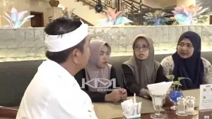 Keluarga para tersangka insiden Cidahu Kabupaten Suabumi temui Gubernur Jawa Barat Kang Dedi Mulyadi (KDM) | Foto : Capture video Youtube