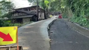 Pengecoran ruas jalan Pakuwon–Cipeuteuy, di Desa Cibodas, Kecamatan Bojonggenteng, Kabupaten Sukabumi | Foto : Dok. UPTD PU Cicurug