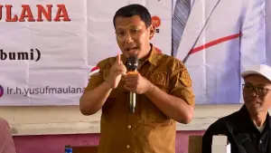 Anggota Komisi IV DPRD Jawa Barat Haji Aka melakukan sosialisasi Perda Nomor 9 Tahun 2014 di Desa Cimenteng, Kecamatan Curugkembar, Kabupaten Sukabumi, Senin (7/7/2025). | Foto: Istimewa