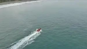 Timsar evakuasi fahmi yang ditemukan tak bernyawa, setelah tenggelam di pantai Buffalo (Sumber: dok basarnas)
