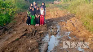 Pelajar di pelosok Kabupaten Sukabumi sulit mengaplikasikan kebijakan masuk sekolah pukul 06.30 WIB (Sumber: dok warga)