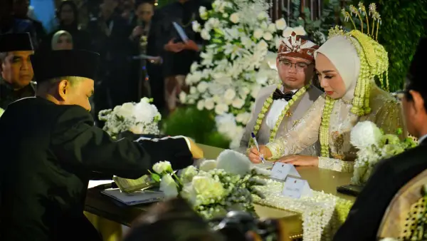 Pernikahan Maula Akbar Mulyadi Putra dan Luthfianisa Putri Karlina di Pendopo Garut, Kabupaten Garut, Rabu (16/7/2025). | Foto: Humas Jabar