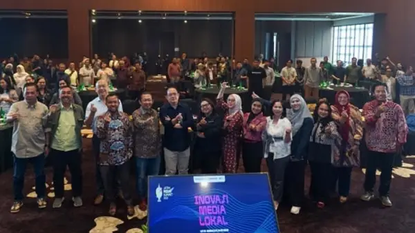 Sekda Jawa Timur Adhy Karyono bersama Pemimpin Redaksi Suara.com, CEO BeritaJatim, Country Program Manager IMS, saat pembukaan JMS 2025 di Whiz Luxe Hotel, Surabaya, Kamis (17/7/2025). | Foto: Dokumentasi JMS