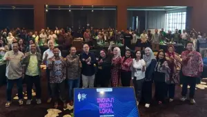 Sekda Jawa Timur Adhy Karyono bersama Pemimpin Redaksi Suara.com, CEO BeritaJatim, Country Program Manager IMS, saat pembukaan JMS 2025 di Whiz Luxe Hotel, Surabaya, Kamis (17/7/2025). | Foto: Dokumentasi JMS
