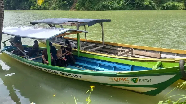 Perahu bantuan dari Dompet Dhuafa untuk pelajar SDN Ciloma Sukabumi. (Sumber Foto: SU/Ragil Gilang)