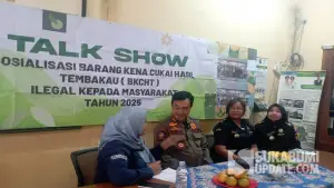 UPTD Pasar Semi Modern Cicurug, Pol PP Kabupaten Sukabumi dan Bea Cukai Jawa Barat dalam kegiatan Talk Show Bahaya Rokok Ilegal | Foto : Ibnu Sanubari