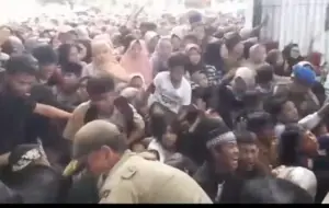 Pesta rakyat pernikahan anak Gubernur Jabar Dedi Mulyadi (KDM), Maula Akbar dengan Wabup Garut Putri Karlina berujung maut. 3 orang tewas akibat berdesak-desakan. (Sumber Foto: Tangkapan layar video/Istimewa)