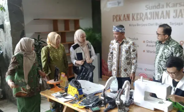 Workshop KKJB 2025 yang dilaksanakan di Kantor Dekranasda Jawa Barat, Kamis (17/7/2025). (Sumber Foto: Biro Adpim Pemprov Jabar)