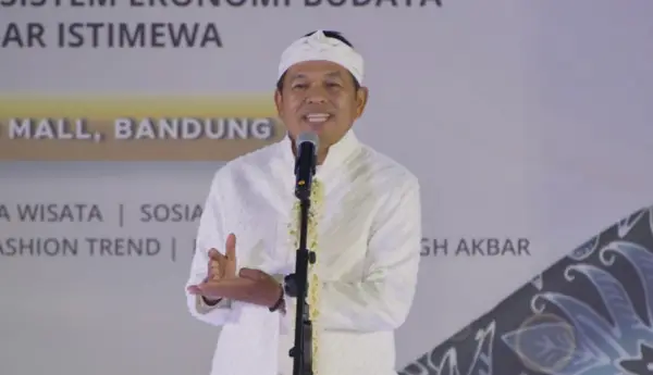 KDM saat memberikan sambutan dalam pembukaan Karya Kreatif Jawa Barat (KKJ) dan Pekan Kerajinan Jawa Barat (PKJB) 2025. (Sumber Foto: Biro Adpim Pemprov Jabar)