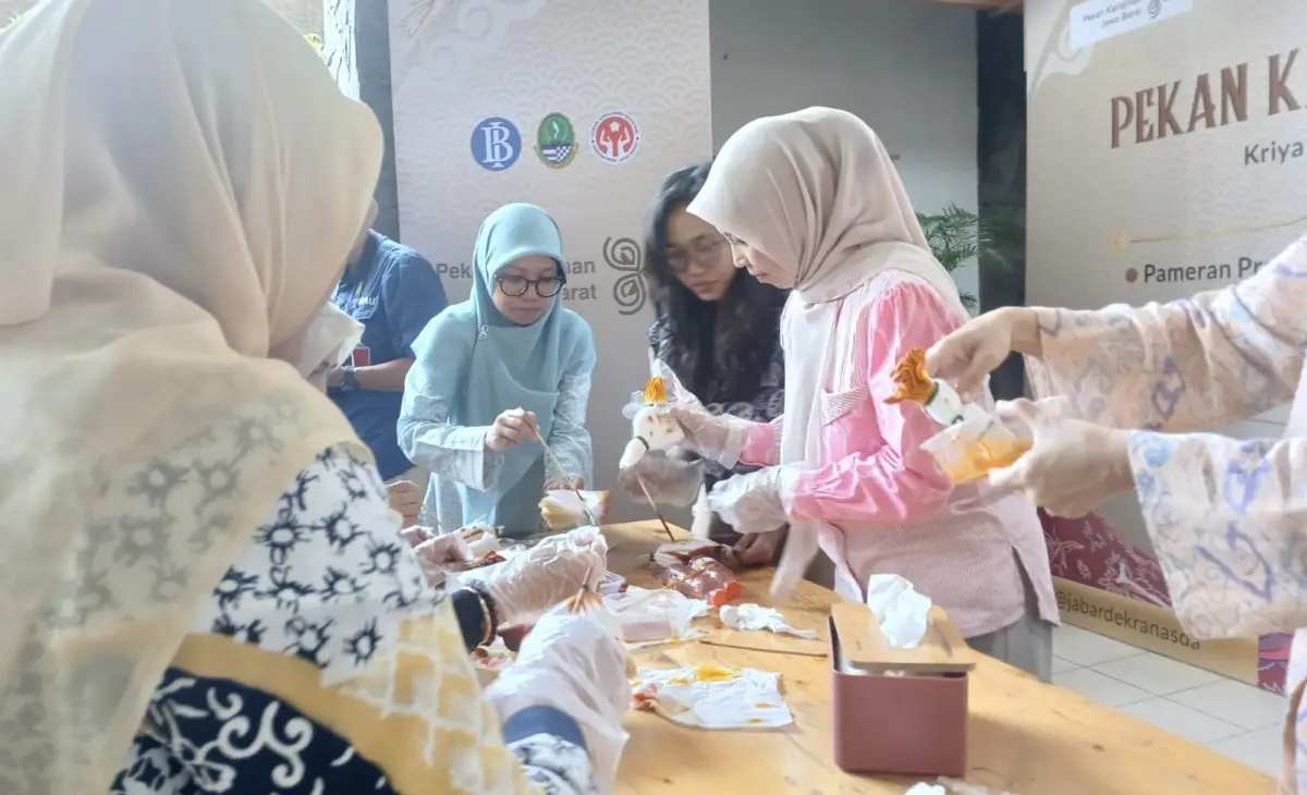 Ecoprint, Seni Batik yang Paling Menarik Perhatian dalam Workshop PKJB 2025