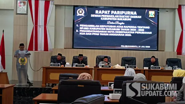 Rapat paripurna DPRD Kabupaten Sukabumi sahkan RPJMD 2025-2029 di Komplek Perkantoran Jajaway, Desa Citepus, Kecamatan Palabuhanratu, Senin (21/7/2025) | Foto : Ilyas Supendi