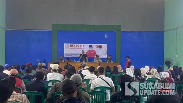 Muhammad Jaenudin, Anggota DPRD Jawa Barat saat Reses III di Desa Limbangan, Kecamatan Sukaraja, Kabupaten Sukabumi. Selasa (22/7/2025) | Foto : Asep Awaludin