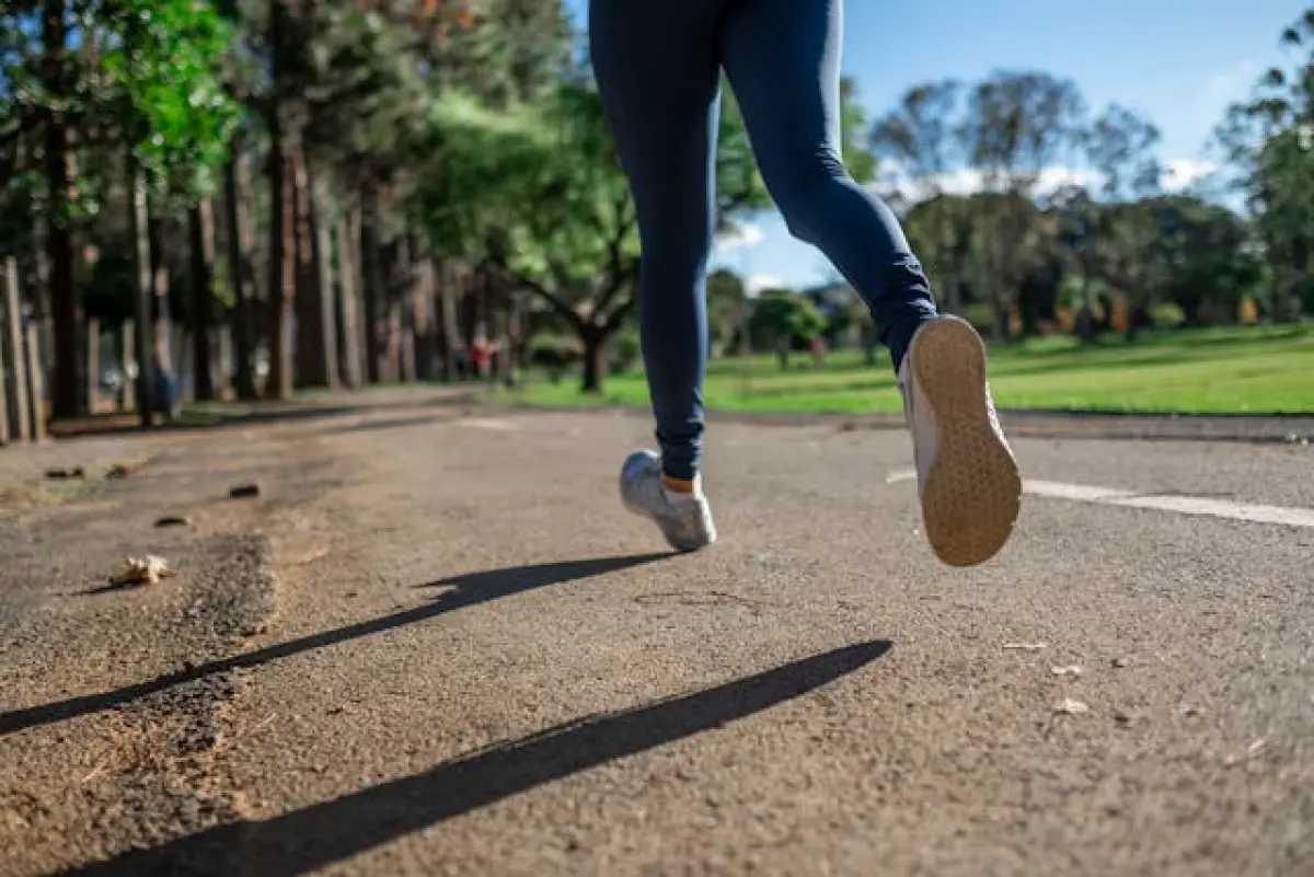 Kenapa Kita Sering Kentut Saat Jalan Kaki? Ini 5 Penyebab dan Cara Mengatasinya