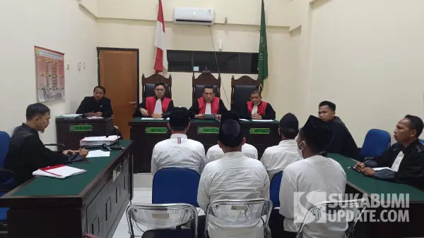 Suasana sidang pembacaan vonis kasus kematian Samson di Pengadilan Negeri Cibadak, Kabupaten Sukabumi, Selasa (22/7/2025). (Sumber Foto: SU/Ilyas)