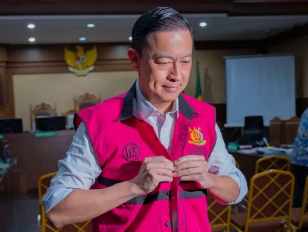 Tom Lembong usai sidang vonis di Pengadilan Tipikor Jakarta. Vonis ini menuai kontroversi dan dianggap mengancam para pengambil kebijakan di Indonesia. (Sumber : Instagram @tomlembong)